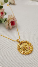 Gilded Arabic Elegance Locket