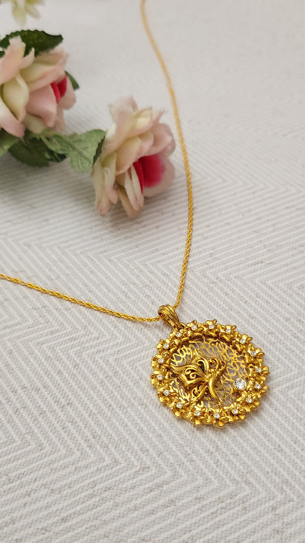 Gilded Arabic Elegance Locket