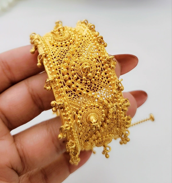 Sacred Splendor Gold Polished Kara