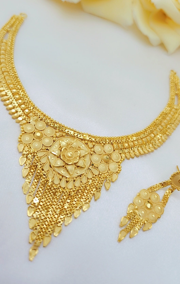 Gilded Glamour Necklace