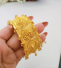 Sacred Splendor Gold Polished Kara
