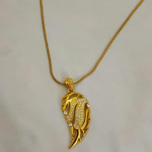 Leaf Shape Pendant With Golden Color Chain