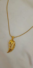 Leaf Shape Pendant With Golden Color Chain