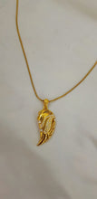 Leaf Shape Pendant With Golden Color Chain