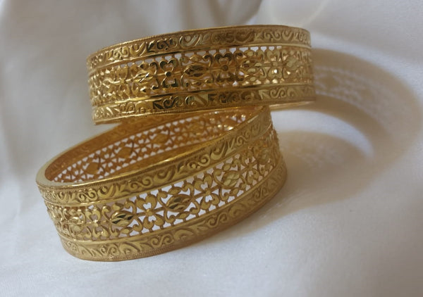 Timeless Splendor Gold Look Bangles