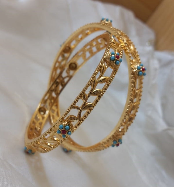 Majestic Keyhole Gold Tone Twist Karay