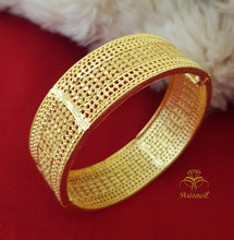 Opulent Shining Gold Look Glamour Kara