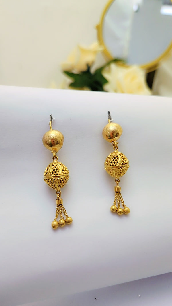 Shimmering Gold Fashion Earrings