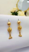 Shimmering Gold Fashion Earrings