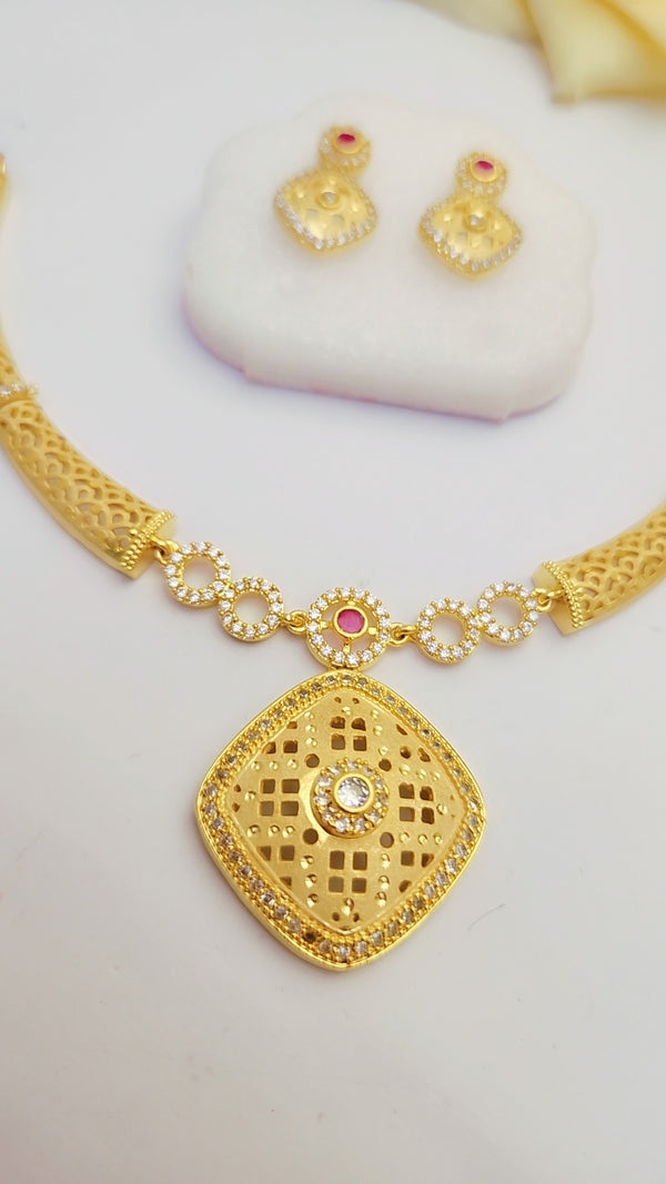 Dazzling Gold Elegance Necklace