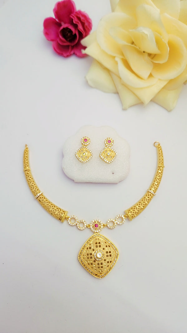 Dazzling Gold Elegance Necklace