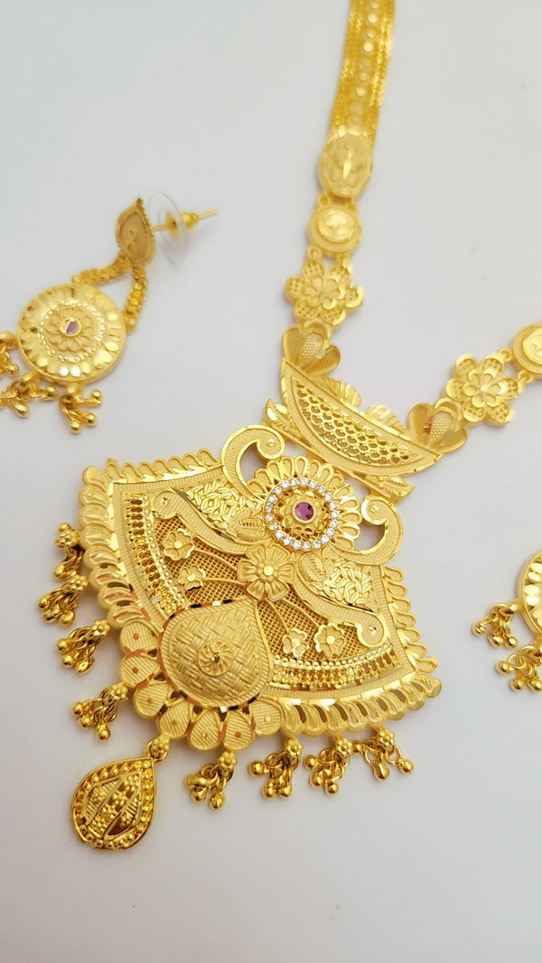 Glimmering Majesty Malla Necklace