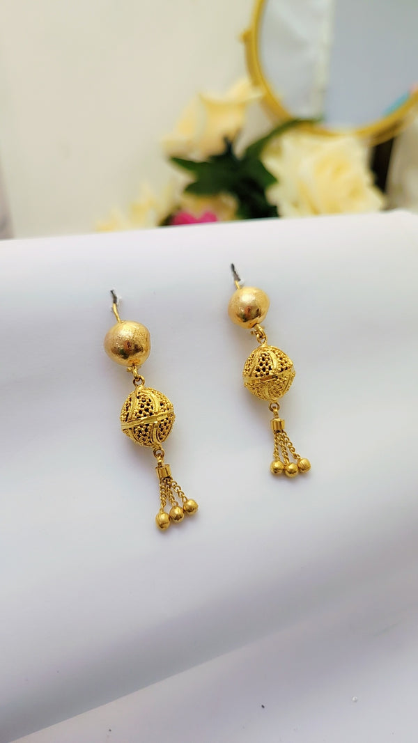 Shimmering Gold Fashion Earrings