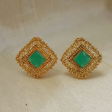 Detail Gold Polish Dark Sea Green Pearl Earrings