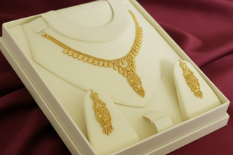 Glittering Glimpse Necklace