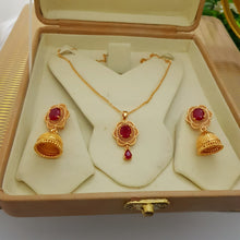 luxurious-gold-plated-pendant-necklace-set