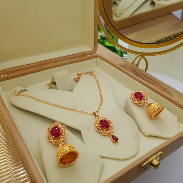 luxurious-gold-plated-pendant-necklace-set