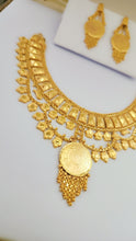 Dazzling Gold  Shine Necklace