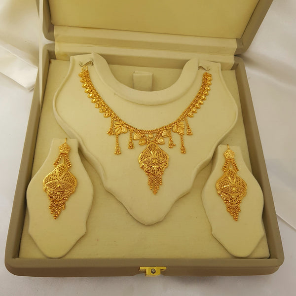Sparkling Reflection Gold Polished Necklace