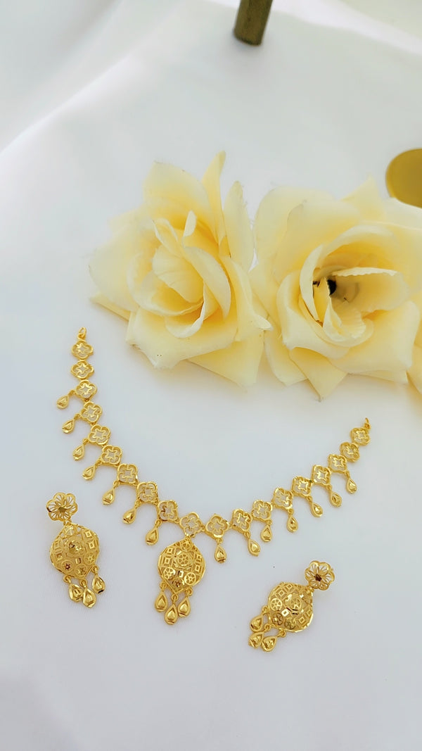 Radiant Mirage Gold-Plated Necklace – Exquisite Jewelry Accent