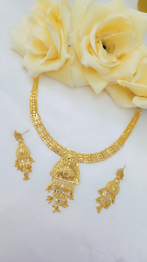 Radiant Gold-Coated Necklace – Exquisite Bridal Jewelry