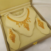 Sparkling Reflection Gold Polished Necklace