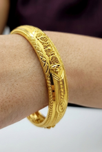 Aureva Shine Kara | Elegant Golden Minimalism