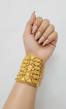 Lustrous Gold Dust Bracelet/ Bai