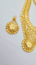 Lustrous Gold Adorned Bridal Necklace