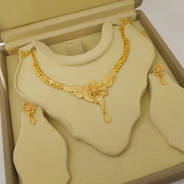 Luminous Luxe Gold Polished Necklace