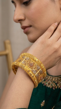 Solenne Glow Karay | Classic Golden Elegance