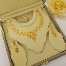 Beautiful Luxurious Gold Polished Necklace Set