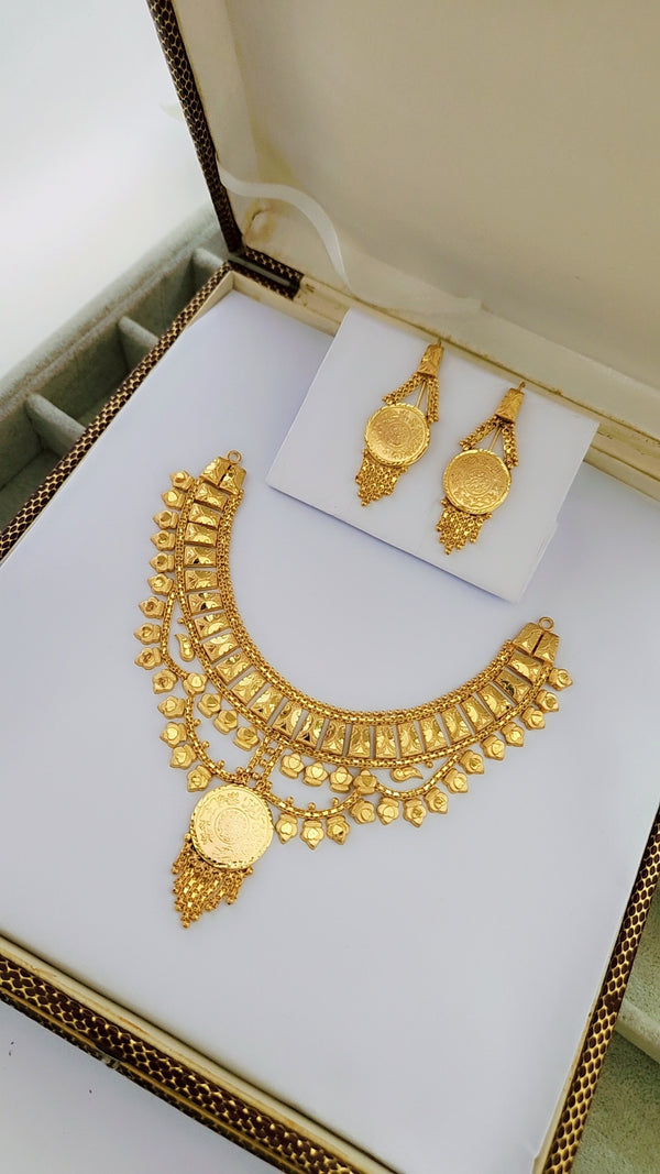 Dazzling Gold  Shine Necklace