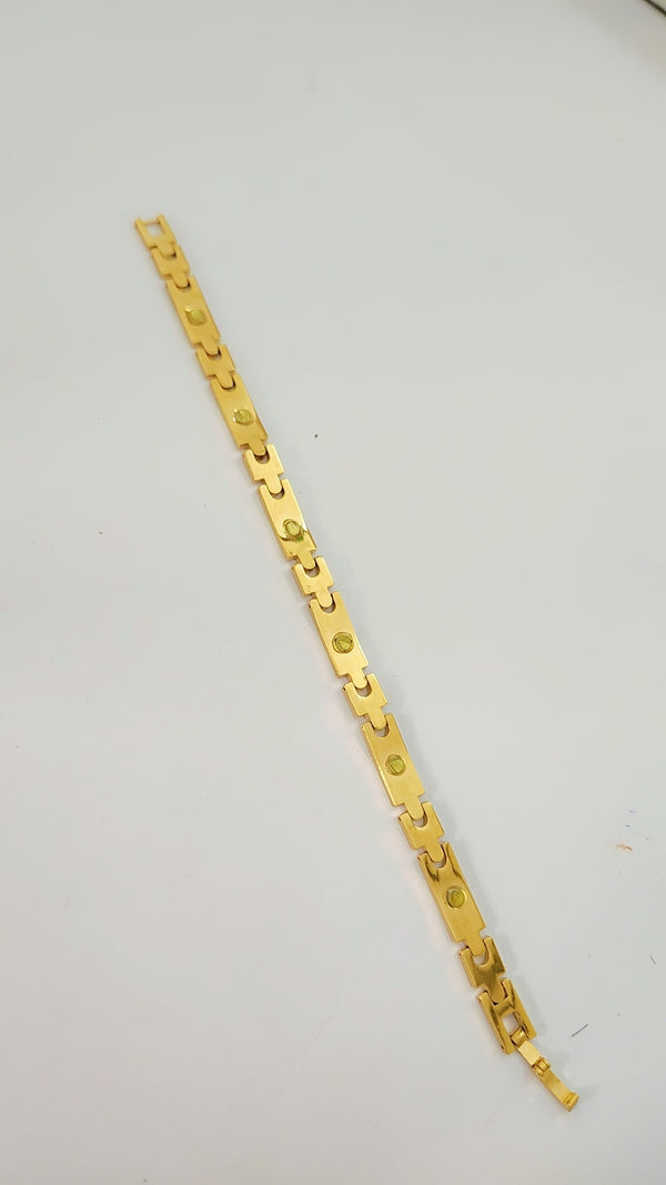 Radiant Luxe Gold Bracelet – Elegant Fashion Jewelry for Women