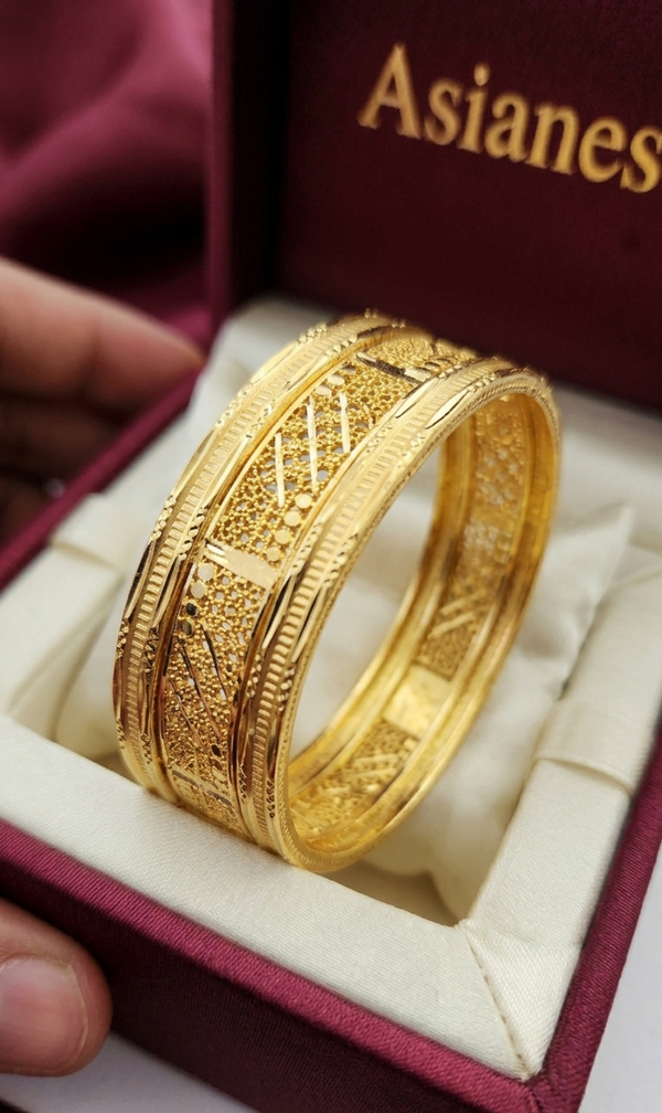 Serapha Gleam Gold Kara | Classic Polished Elegance
