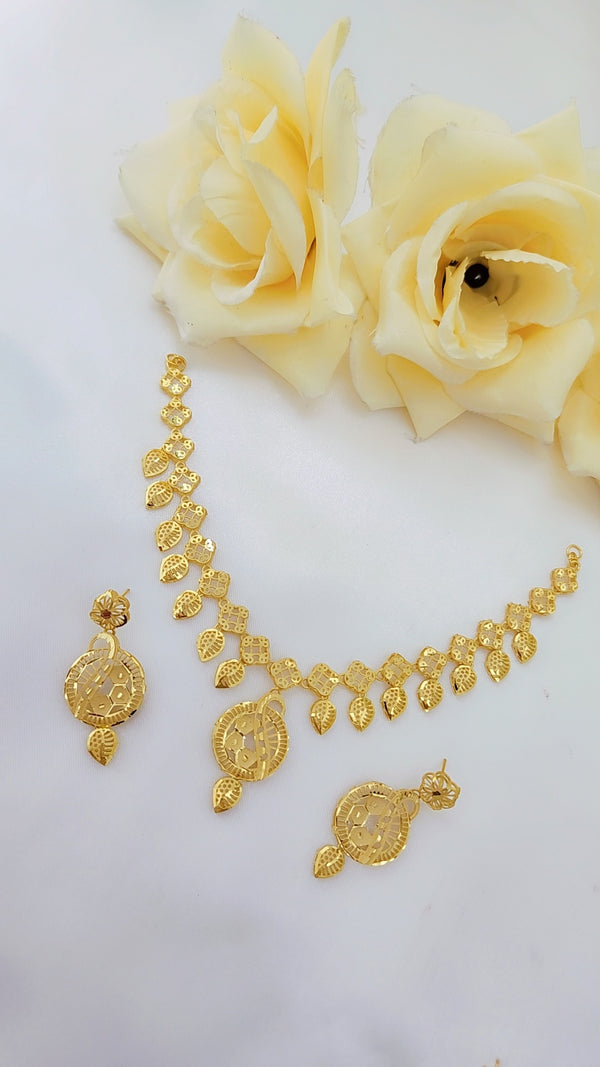 Aurora Luxe Gold-Plated Necklace – Opulent Bridal Adornment