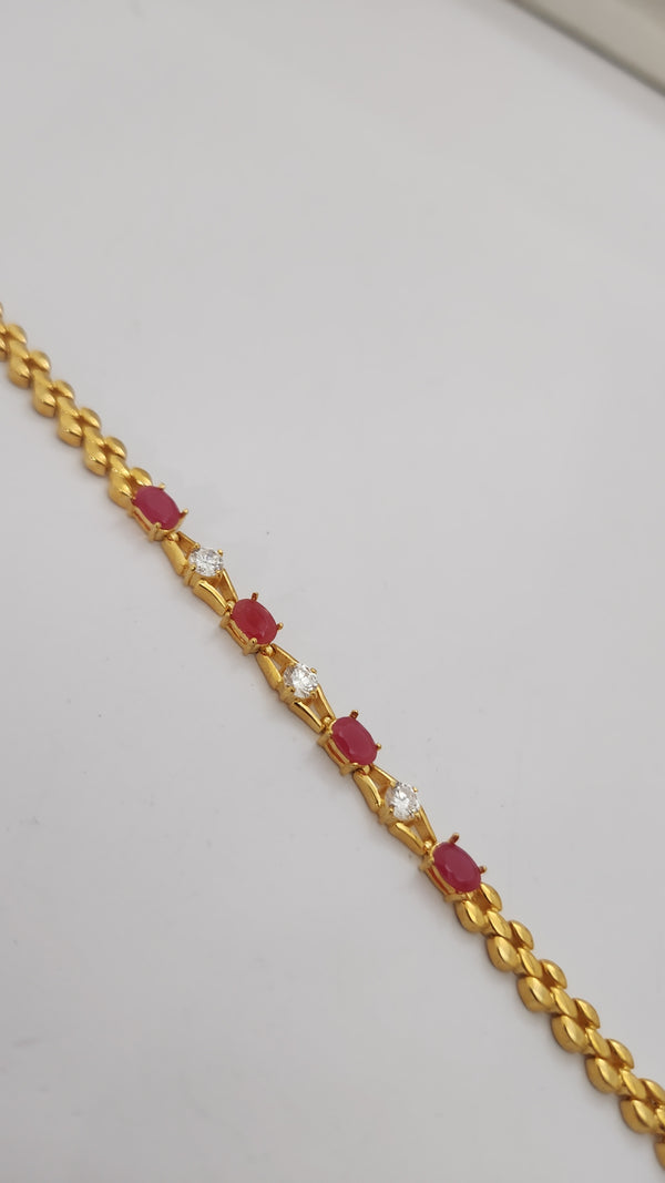 Royal Essence Gold Bracelet – Elegant Luxury Jewelry for Women
