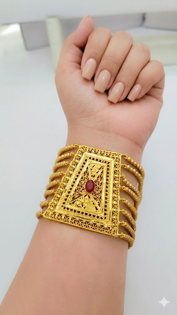 Luxe Gilt Bracelet/ Bai
