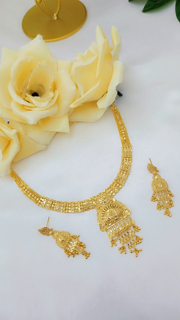 Radiant Gold-Coated Necklace – Exquisite Bridal Jewelry