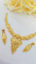 Aurora Radiance Gold-Plated Necklace – Exquisite Bridal Jewelry.