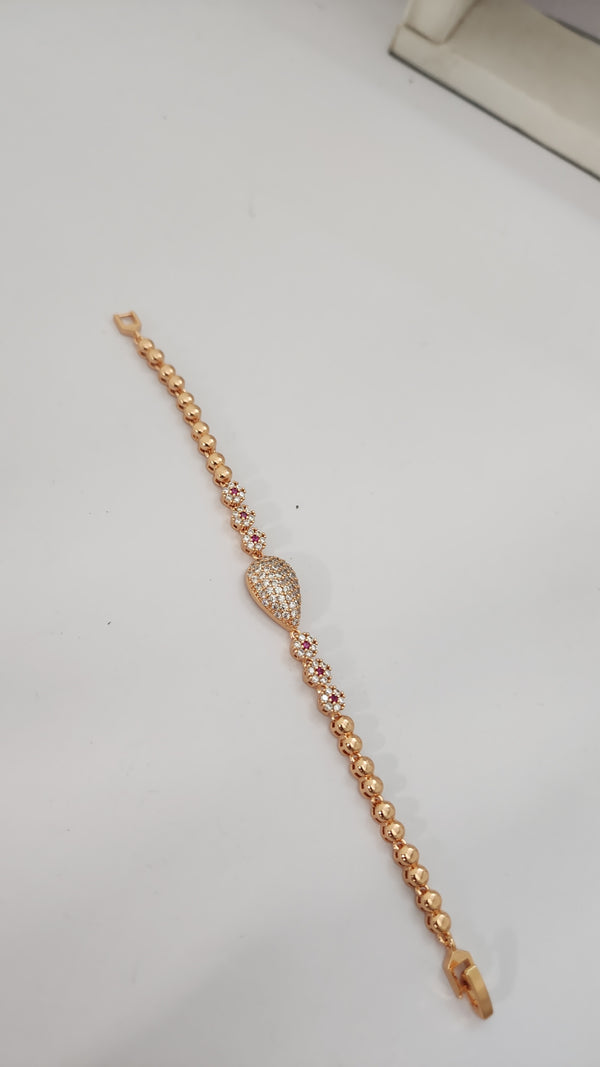 Regal Aura Gold Bracelet – Elegant Fashion Jewelry for Women