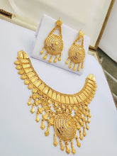 Sovereign Grace Gold-Coated Bridal Necklace Set – An Heirloom of Regal Splendor