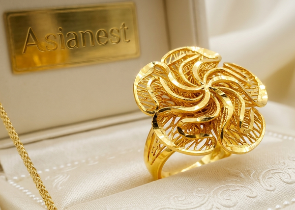 Majestic Radiance Gold-Polish Rings | Elegant, Timeless &amp; Stylish Jewelry