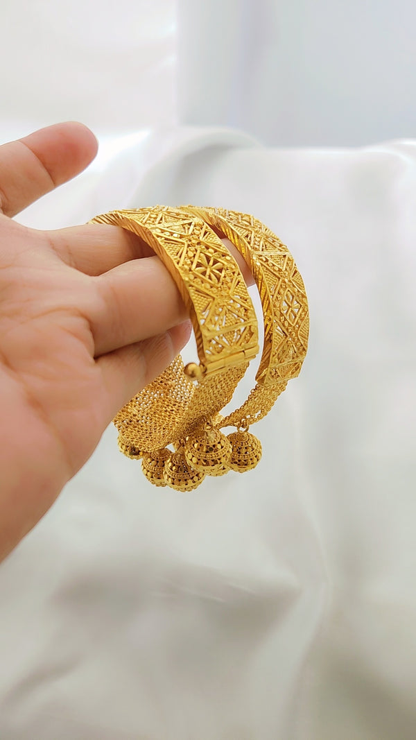 Elysian Crest Gold Kara | Classic Polished Elegance