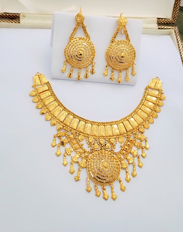 Sovereign Grace Gold-Coated Bridal Necklace Set – An Heirloom of Regal Splendor