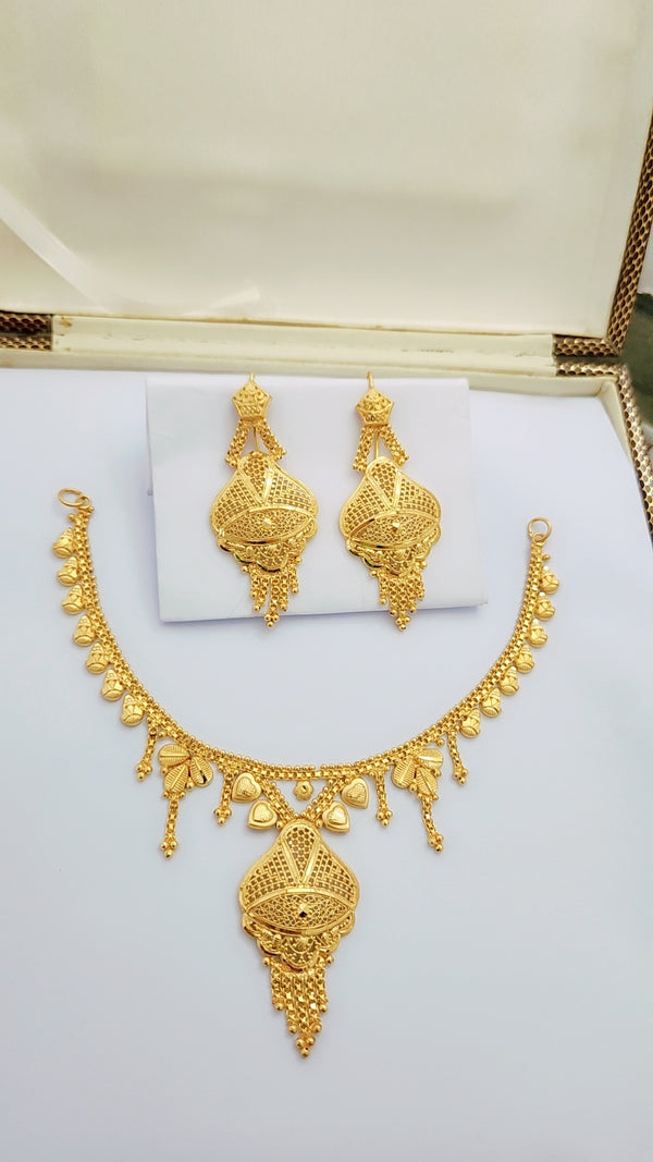 Royal Aura Gold-Coated Bridal Necklace Set – Timeless Wedding Splendor