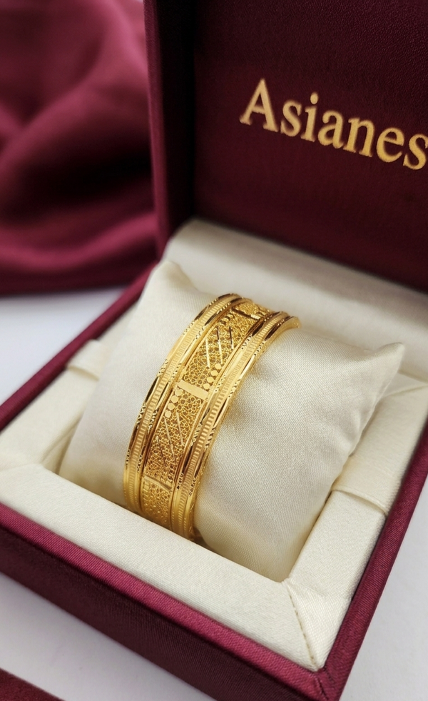 Serapha Gleam Gold Kara | Classic Polished Elegance