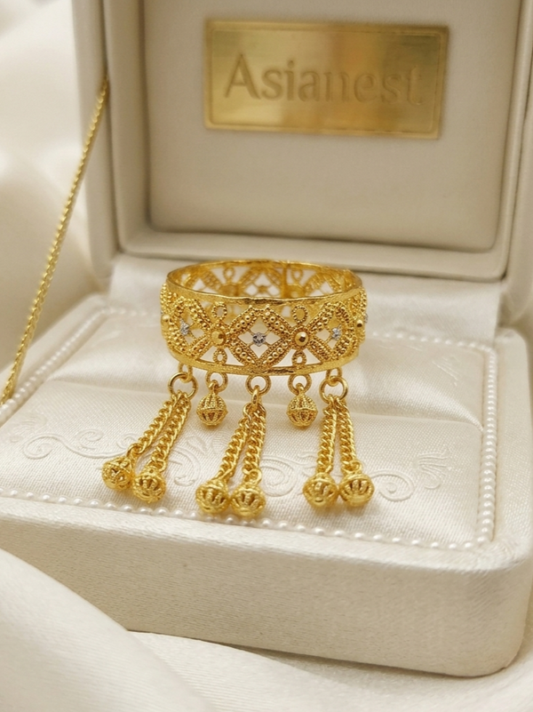 Regal Radiance Gold-Polish Ring – Elegant Everyday Glamour