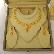 Beautiful Luxurious Gold Polished Necklace Set