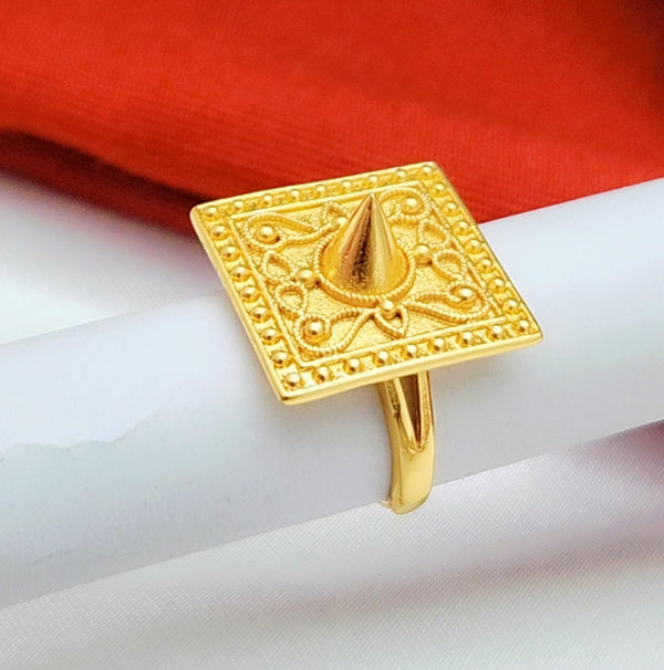 Elegant Timelessness with Modern Charm Ring - adjustable in size